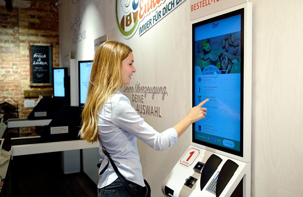 Digitale Services im Concept-Store &#34;Emmas Enkel&#34; von Real. (Bild: Real)