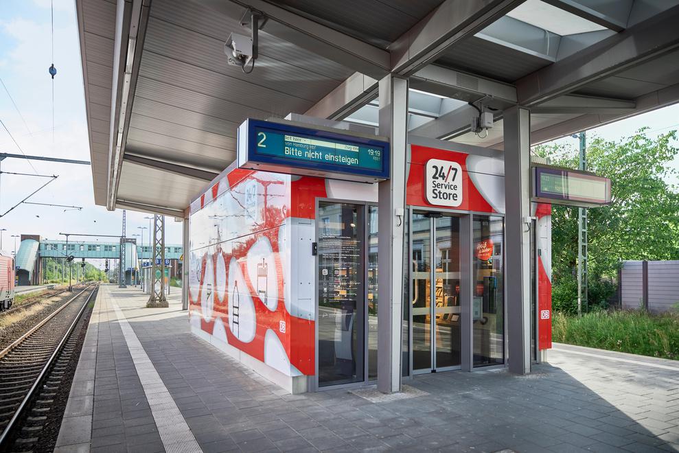 Direkt am Bahnsteig in Ahrensburg gibt es einen digitalen 24-Stunden-Markt. (Bild: Deutsche Bahn)